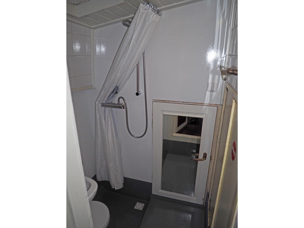 Aft cabin, Accommodation